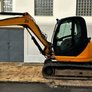 foto 8.3t excavator ofset rubber JCB 8080