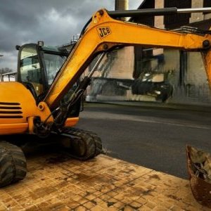 foto 8.3t excavator ofset rubber JCB 8080