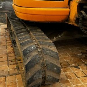 foto 8.3t excavator ofset rubber JCB 8080