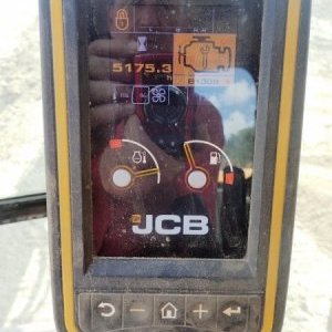 foto 13.6t excavator JCB 130 tracked crawled
